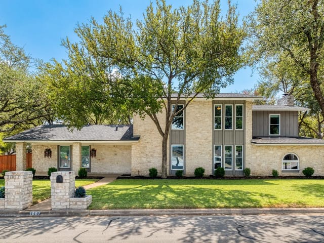 1007 Bluff DR
