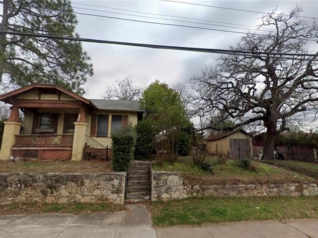 1007 Chicon St