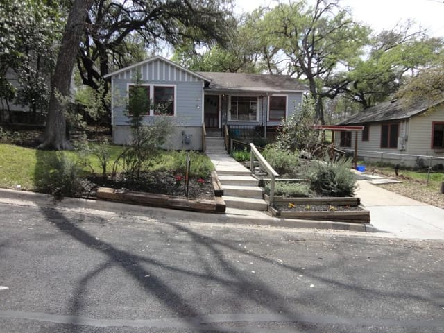 1007 Daniel Dr