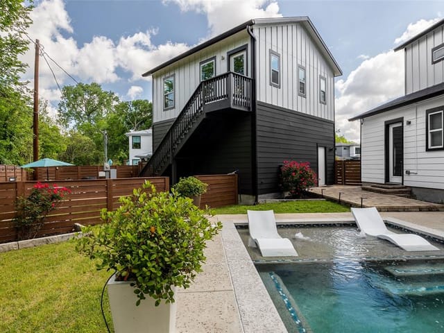 1007 Daphne Ct