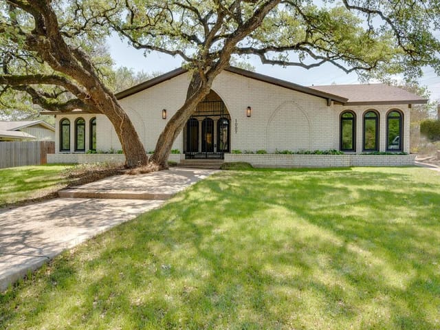 1007 Rebbeca Dr
