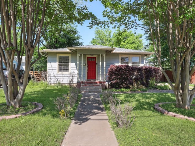 1008 E 38th 1/2 St