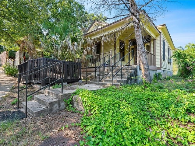 View 1008 E 8th ST 1008 E 8th ST, photo 1 of 4, Austin, TX