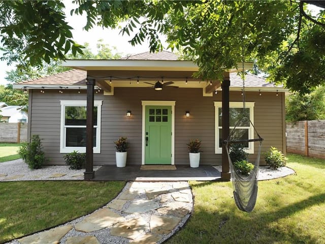 1008 Gullett St