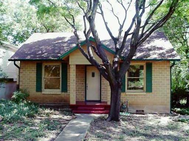 1008 HARWOOD Pl