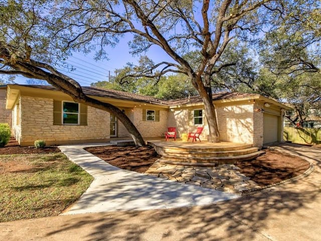 1008 Rebbeca Dr