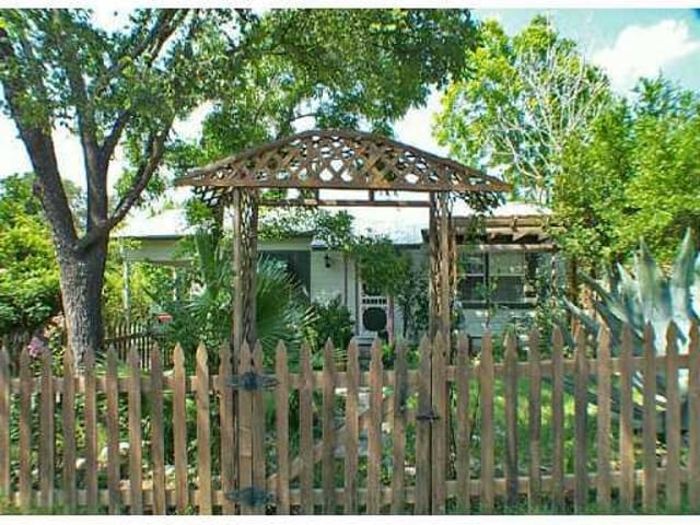 1008 W Johanna St