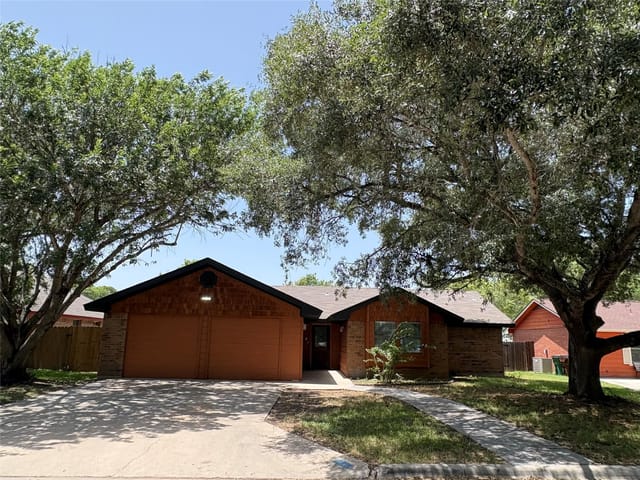 1009 Bowie ST