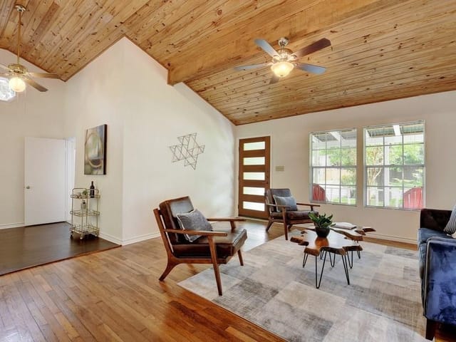1009 Karen Ave