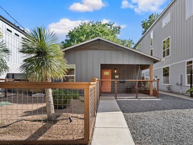 1009 Romeria Dr Unit #1