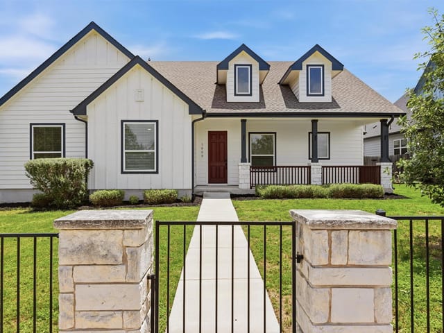 1009 Scenic DR