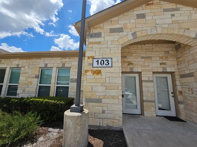 1009 W Pecan St Unit #103