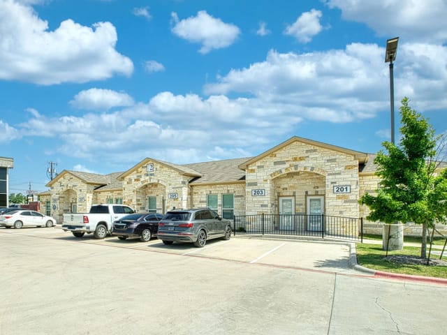 1009 W Pecan St Unit #201, 203, 205, 207, 209