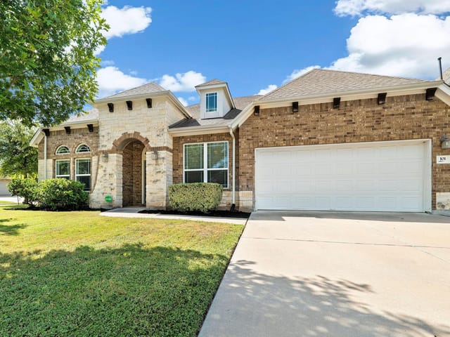 101 Canyon Lake LN