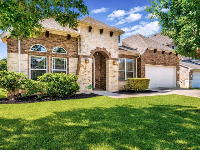 101 Canyon Lake LN