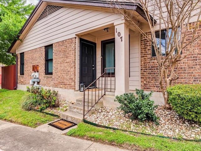 101 Clearday Dr Unit #107