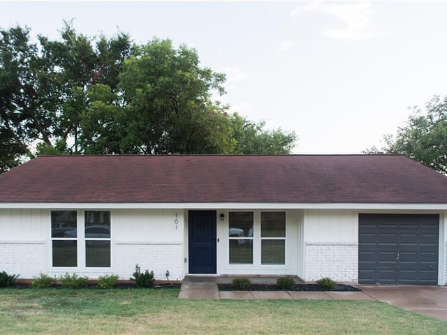 101 E Starling Dr