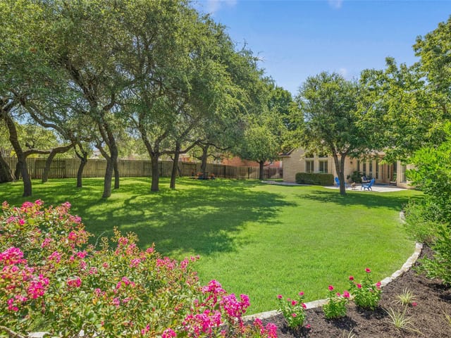 101 Monarch LN