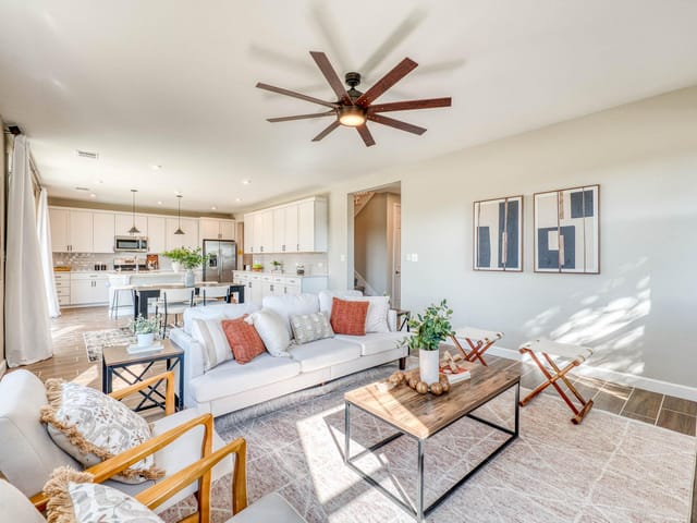 101 Plumbago LN
