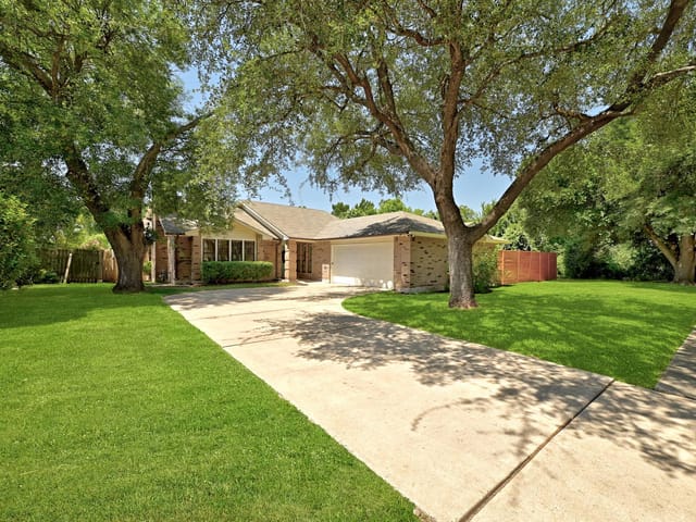 101 Redwood LN