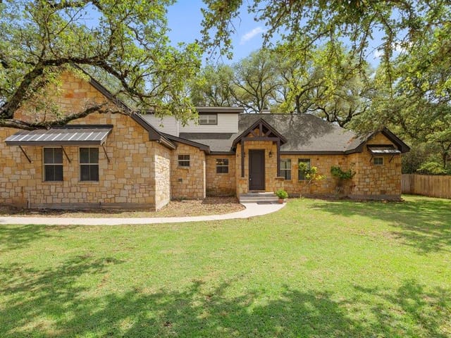 101 Winding Oak DR