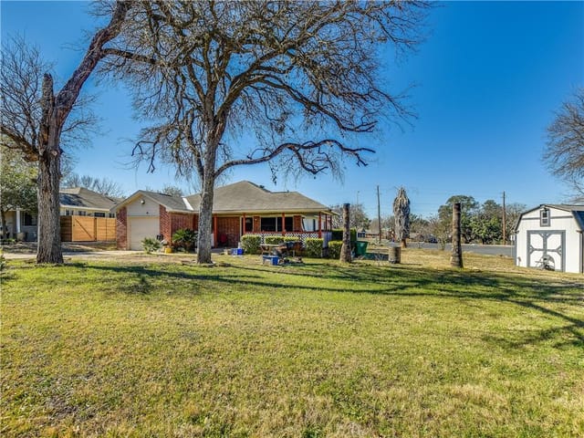 1010 Glen Oaks Ct
