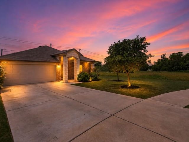 1010 Pembroke CT