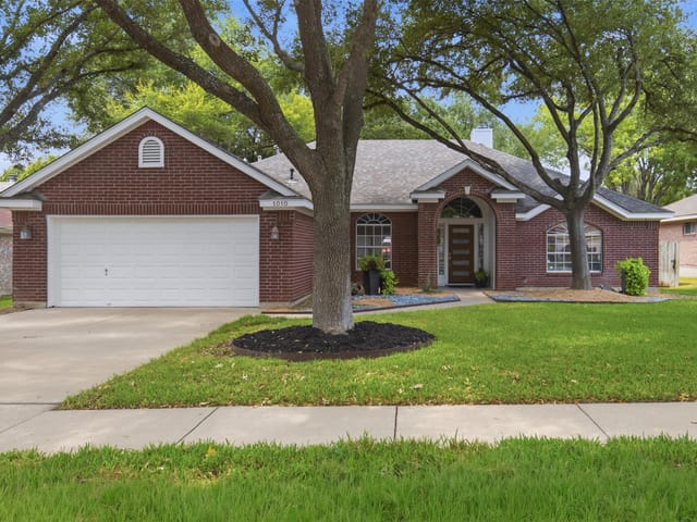 1010 Rocky Creek DR