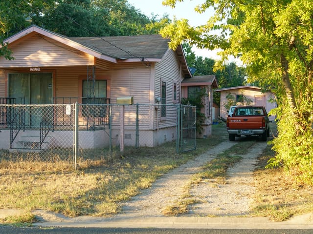 1010 W Johanna ST