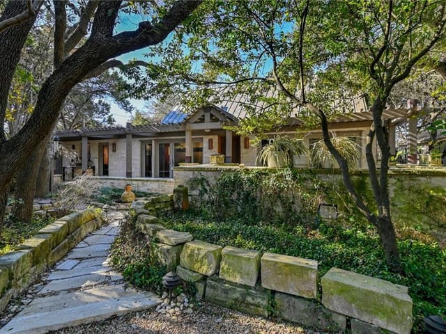 10101 Falcon Ridge Dr