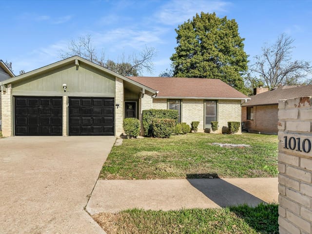 10104 Woodland Village DR