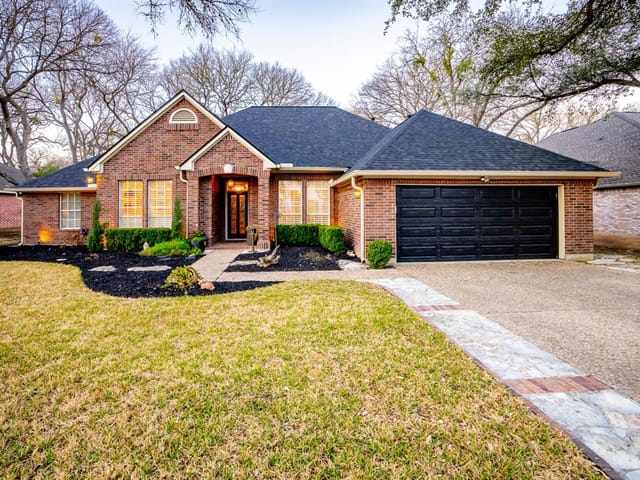 10106 Pinehurst Dr