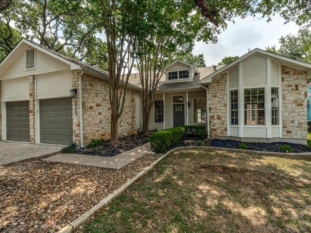 10107 Lindshire Ln