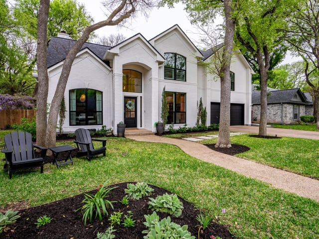 10107 Pinehurst Dr