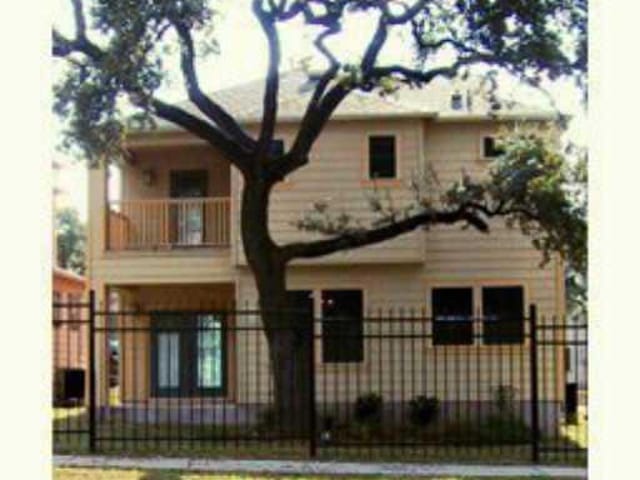 1011 BRODIE St Unit #2