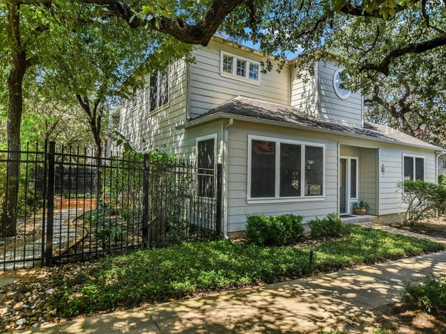 1011 Brodie ST Unit #8 - front exterior - Luxury home in BOULDIN CREEK COTTAGES AMEND, Austin, TX