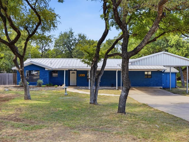 1011 Serenada DR