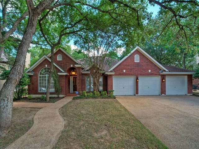 10113 Pinehurst Dr