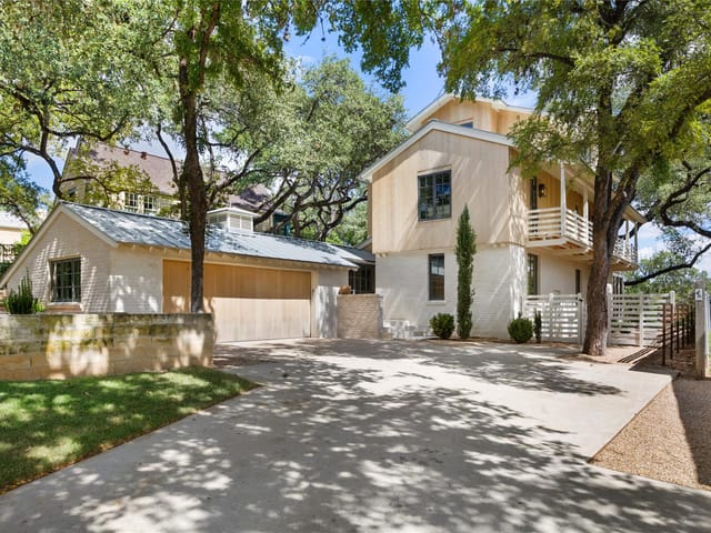1012 Gaston Ave