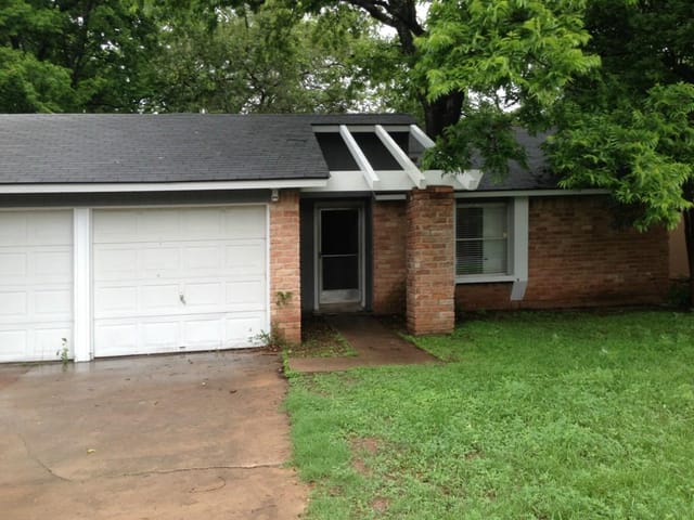1012 Speer Ln