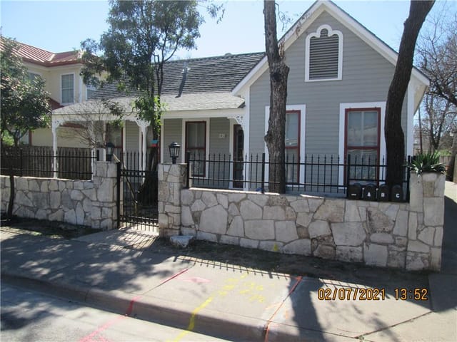 1013 E 3rd