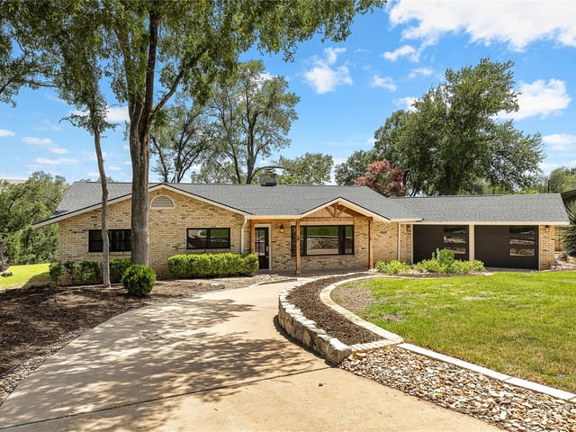 1014 Country Club RD
