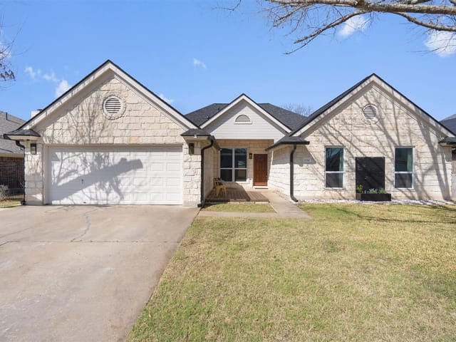 1014 Hackberry Dr