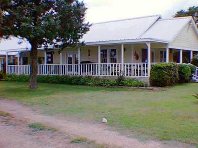 1014 OLD LOCKHART RD