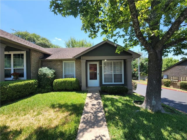 1015 E Yager Ln Unit #135