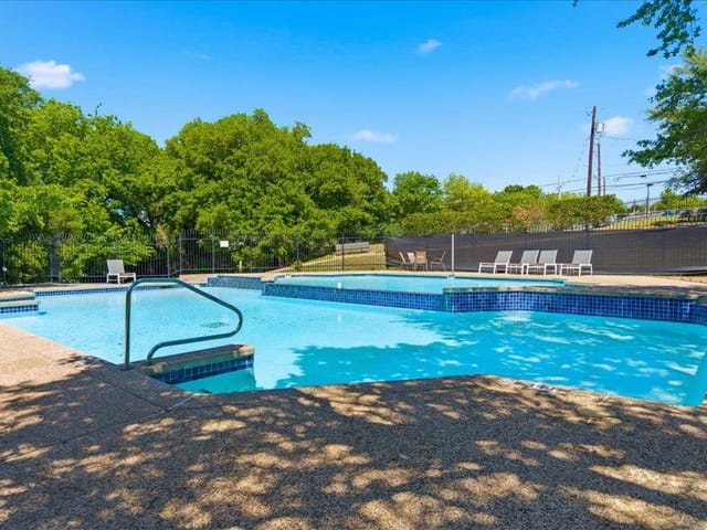 1015 E Yager LN Unit #18