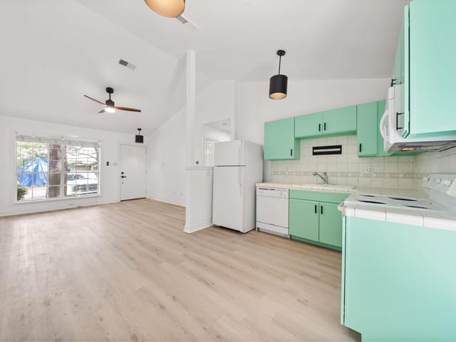 1015 E Yager Ln Unit #81