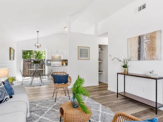 1015 E Yager Ln Unit #92