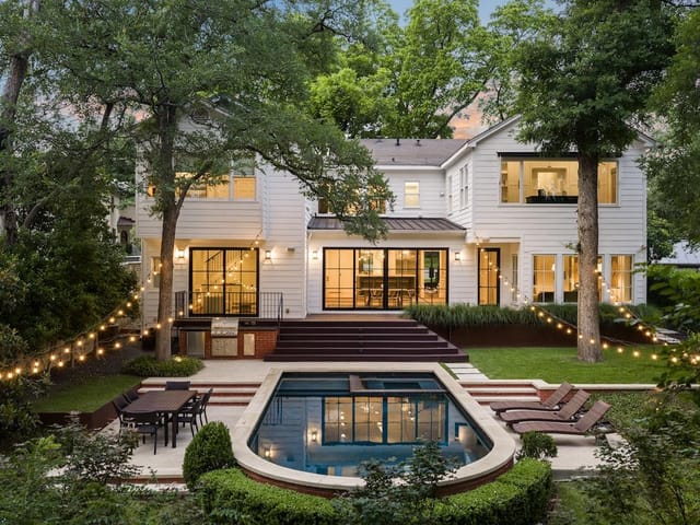 1015 Gaston Ave