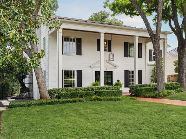 View 1015 Gaston Ave 1015 Gaston Ave - property photo 1 - Luxury home in Austin, TX